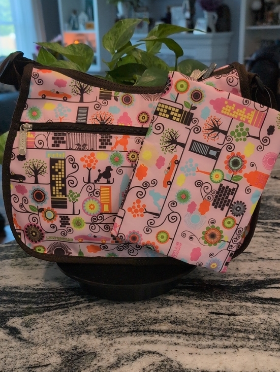 Lesportsac Handbags - Lesportsac Pink Multicolor Floral City Print Shoulder Bag